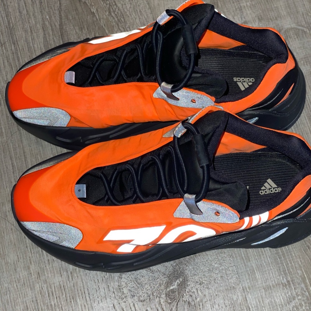 Yeezy orange and black size 7 youth woman’s 8.5 - Picture 2 of 3